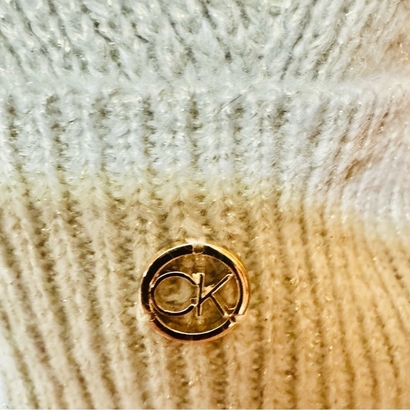 Calvin Klein Beanie with fur Pom Pom in chunky sweater knit & gold emblem logo - Picture 4 of 5